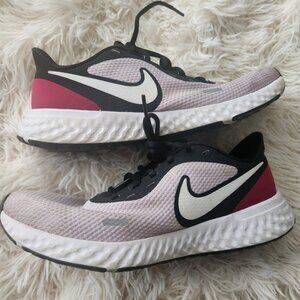 Nike Women's Black and Pink Running Shoes